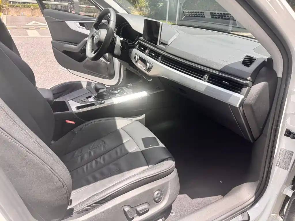 Audi A4L 2019