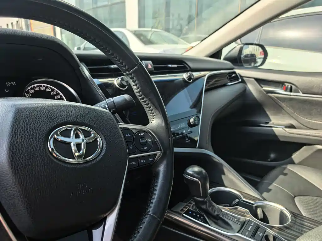 Toyota Camry 2019 — фото 9