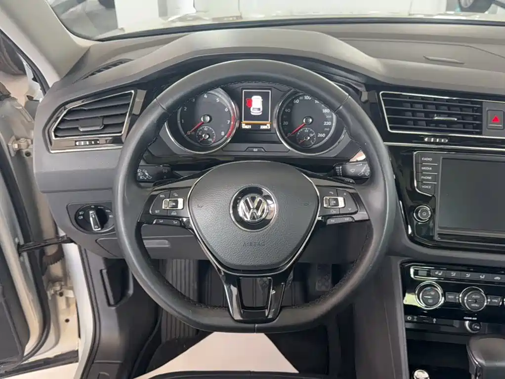 Volkswagen Tiguan L 2019 — фото 16