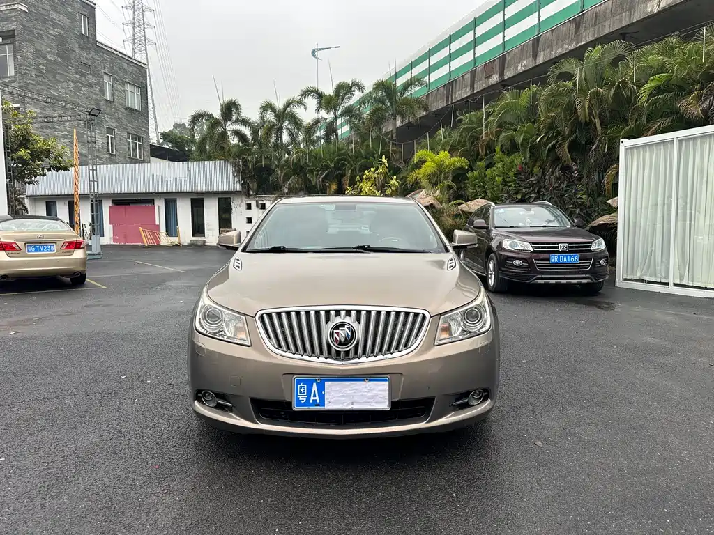 Buick LaCrosse 2011 — фото 2