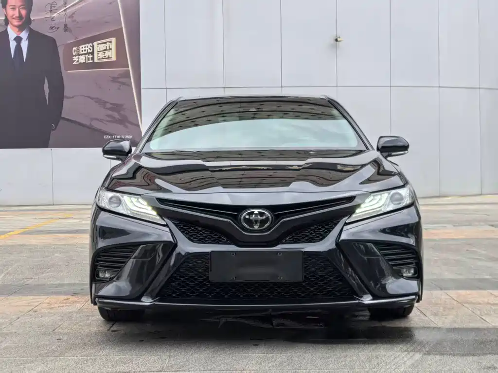 Toyota Camry 2019 — фото 2