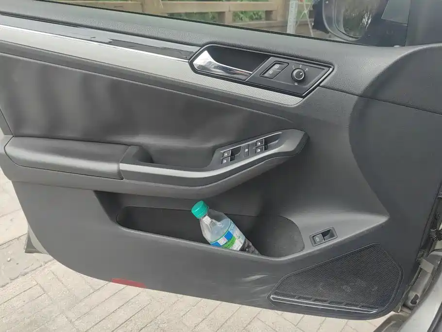Volkswagen Sagitar 2016
