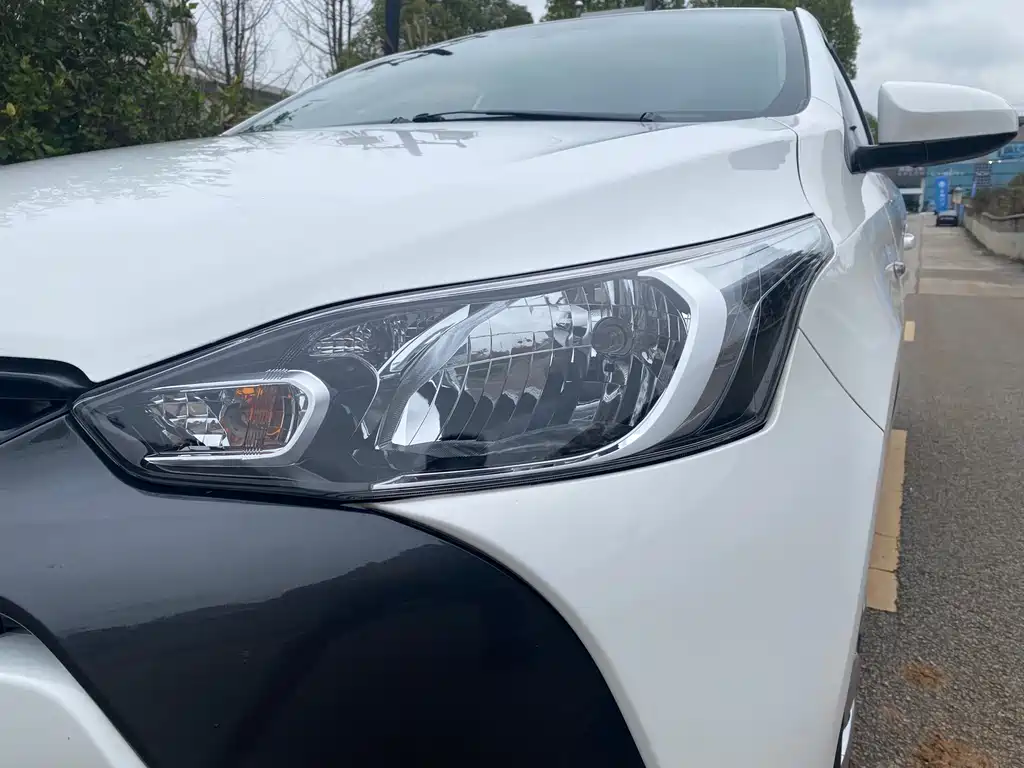 Toyota Yaris L 2020 — фото 15