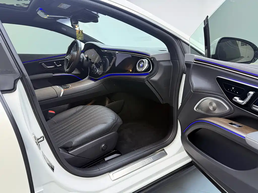 Mercedes-Benz EQS 2024 — фото 16