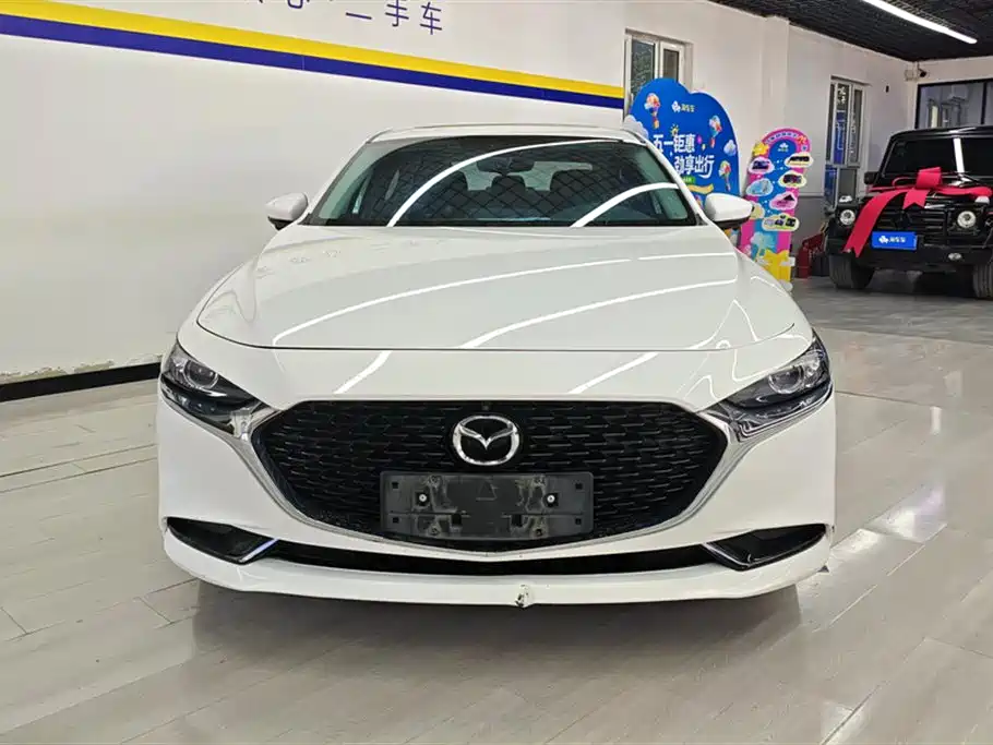 Mazda 3 Axela 2022 — фото 2