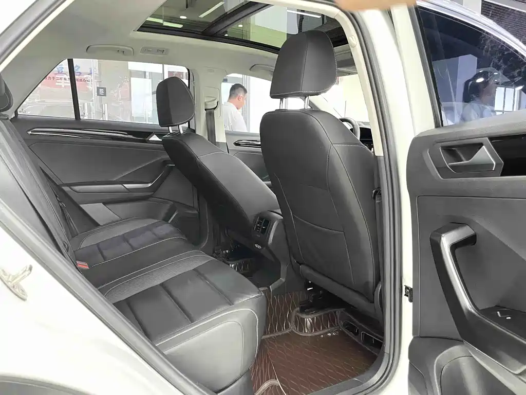 Volkswagen T-Roc 2022 — фото 13