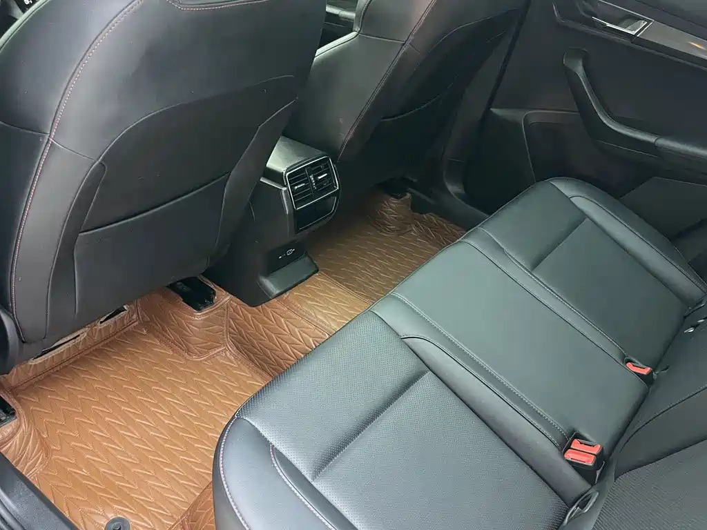 Skoda Karoq 2023 — фото 25