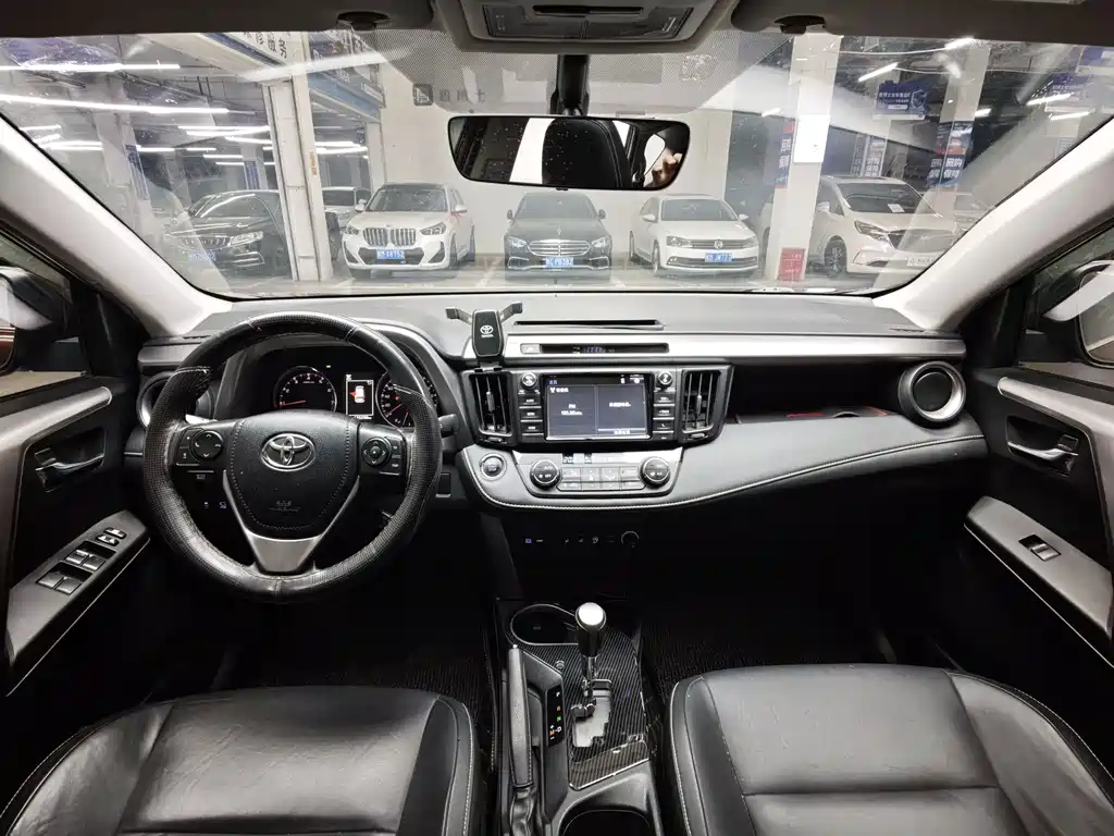 Toyota RAV4 2017 — фото 4