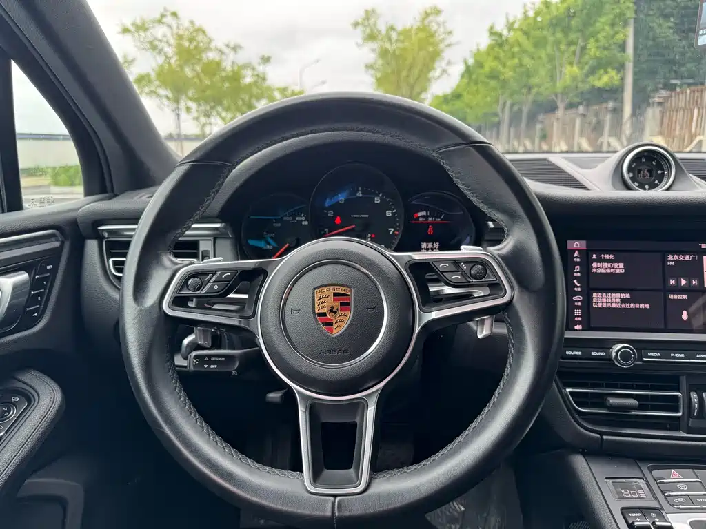 Porsche Macan 2018 — фото 12