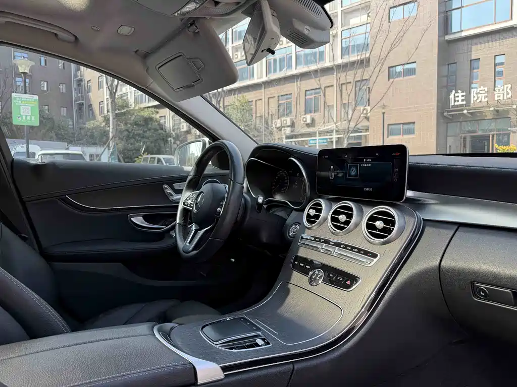 Mercedes-Benz C-Class 2019 — фото 17