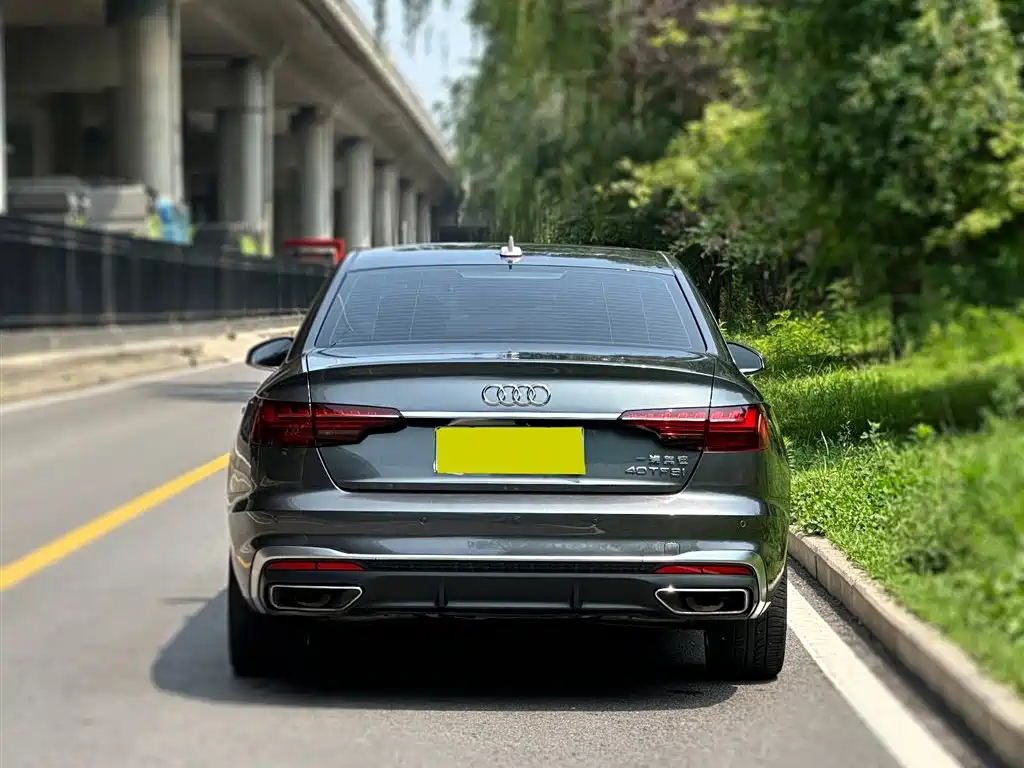 Audi A4L 2023 — фото 4