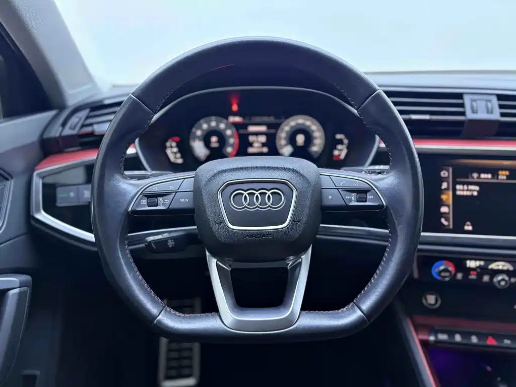 Audi Q3 2021 — фото 14