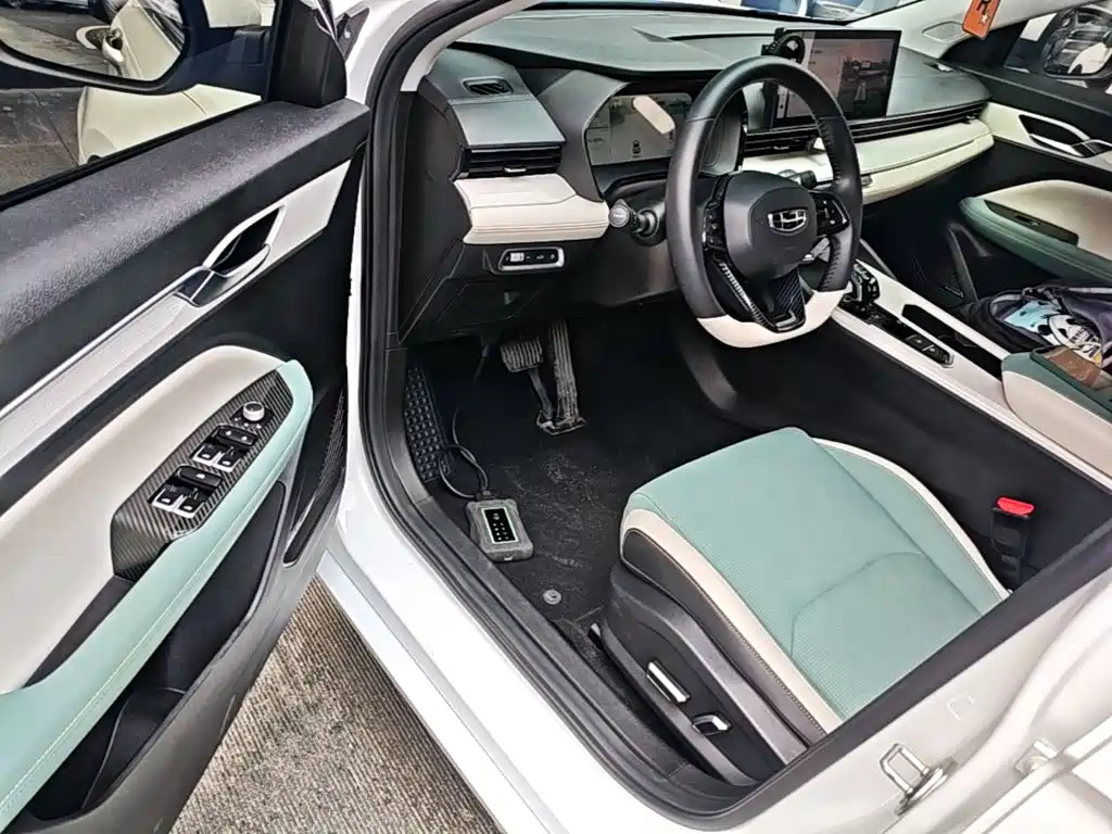 Geely Emgrand L Hip 2022 — фото 16