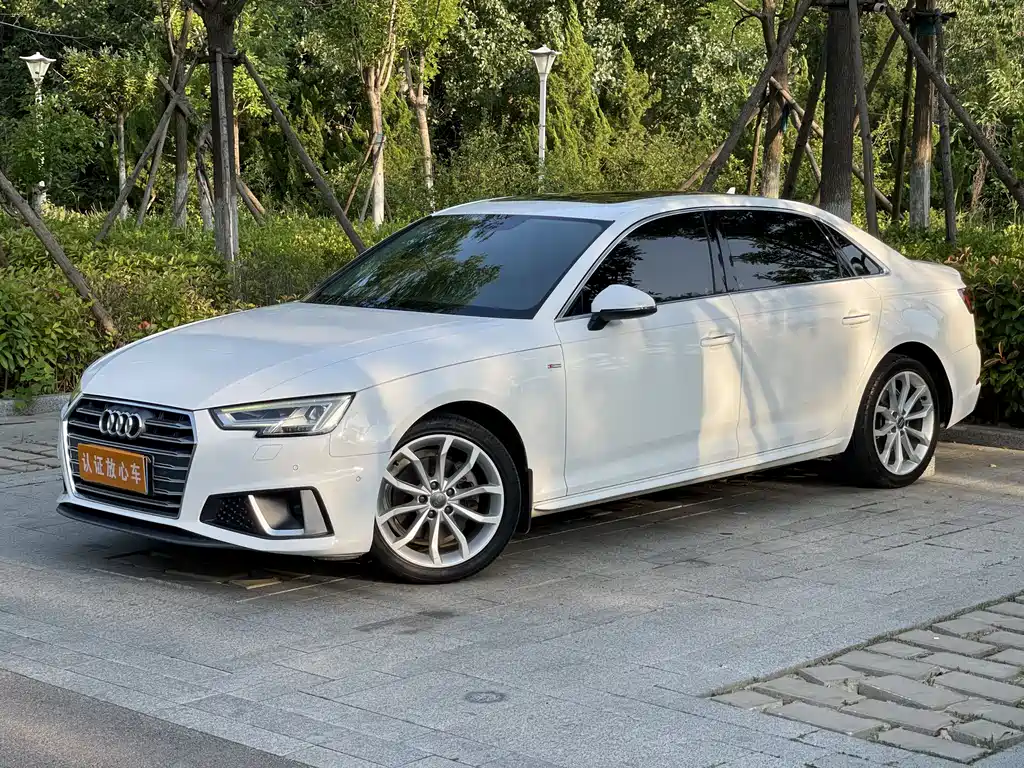 Audi A4L 2020 — фото 1