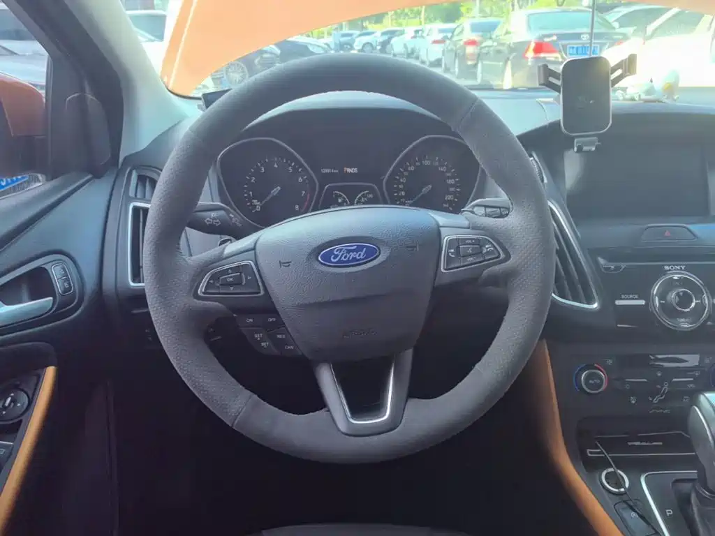Ford Focus 2016 — фото 11