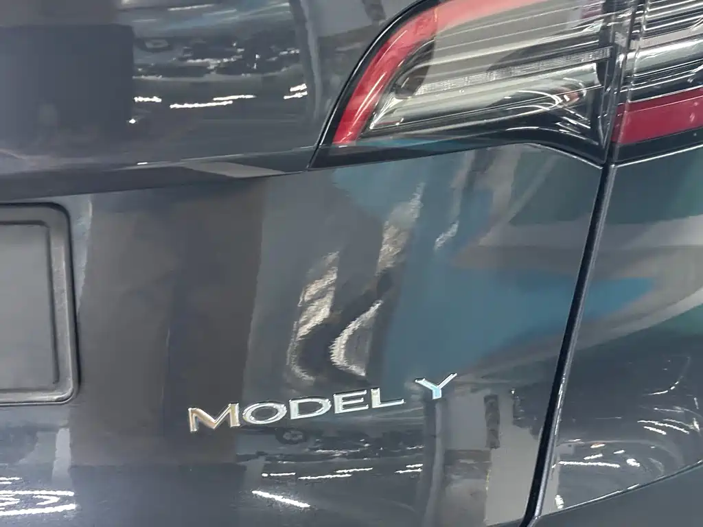 Tesla Model Y 2024 — фото 17