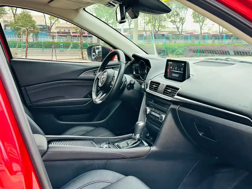 Mazda 3 Axela 2018 — фото 4