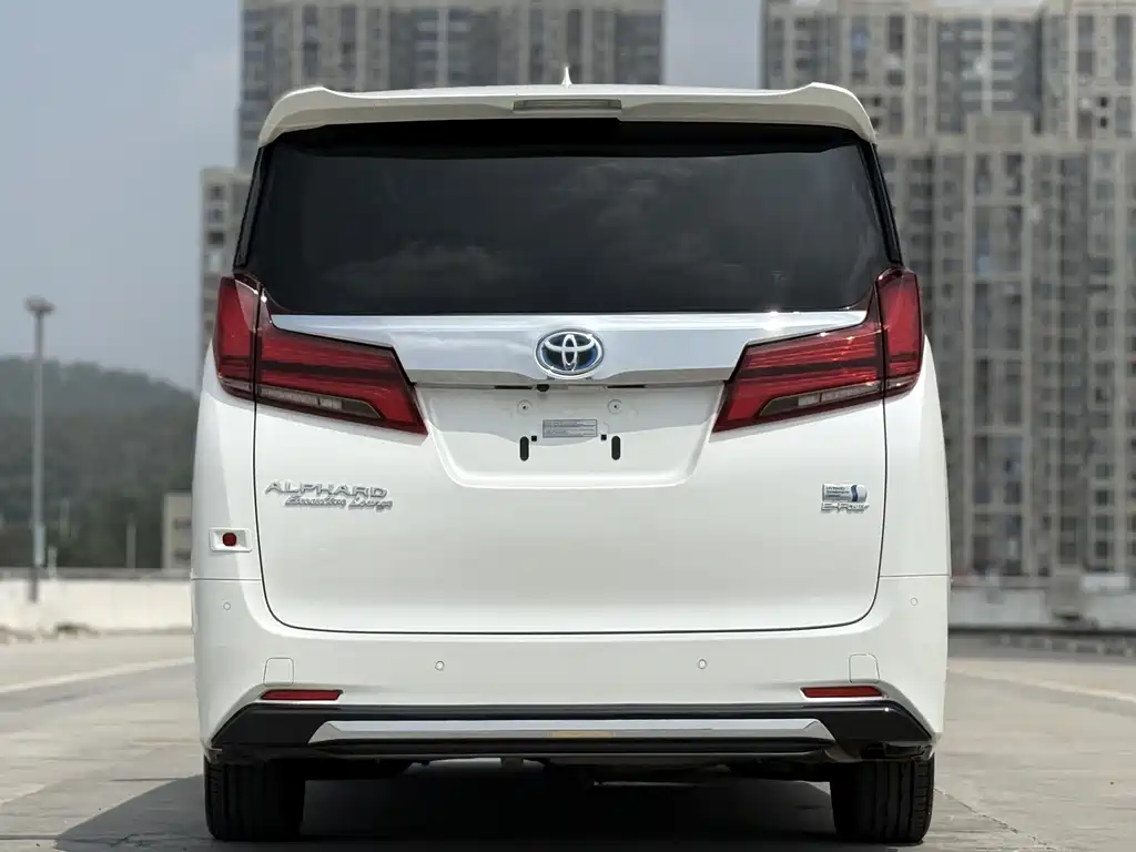 Toyota Alphard 2022 — фото 13