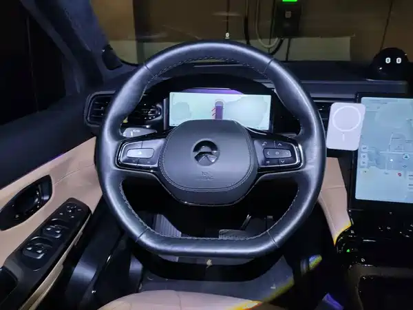 NIO ES8 2021