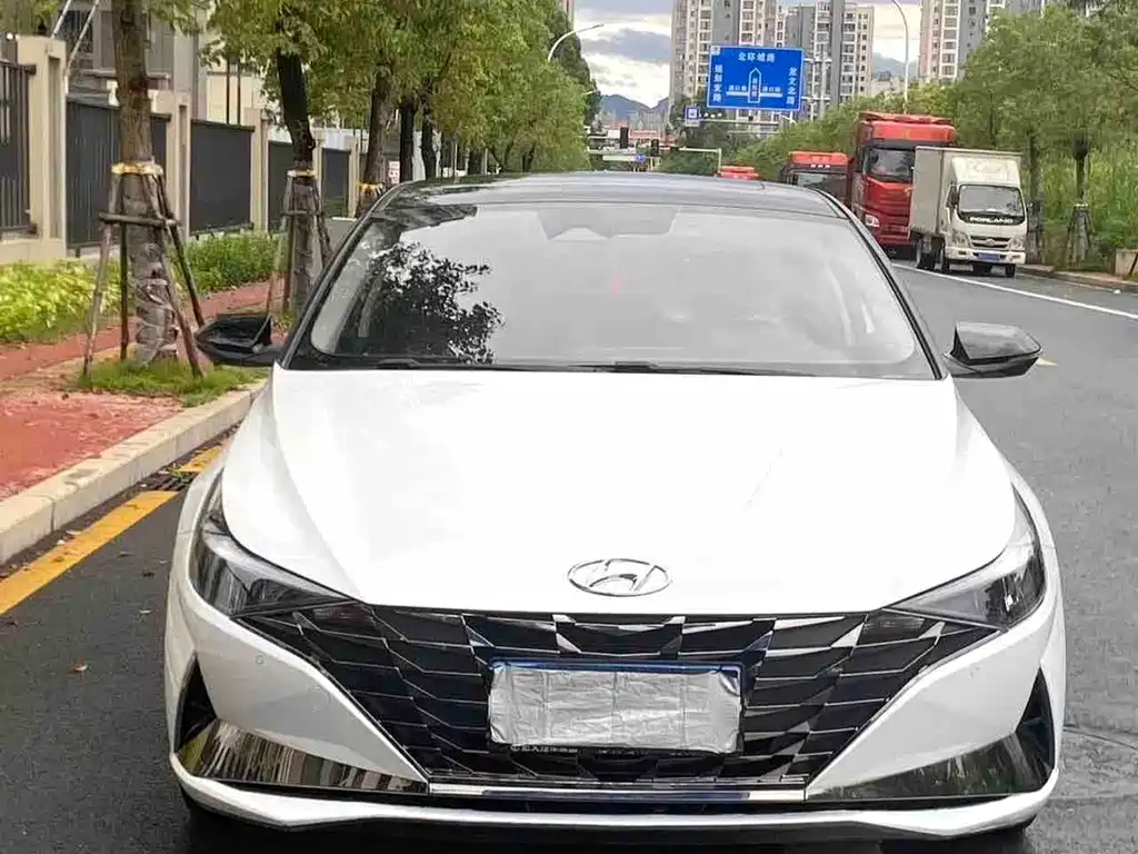 Hyundai Elantra 2023 — фото 2