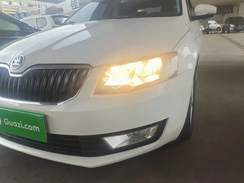 Skoda Octavia 2015 — фото 24