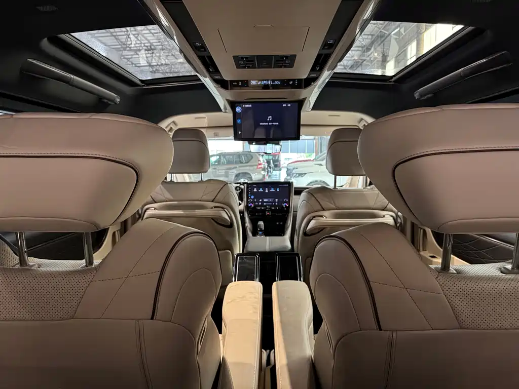 Toyota Vellfire 2023 — фото 25