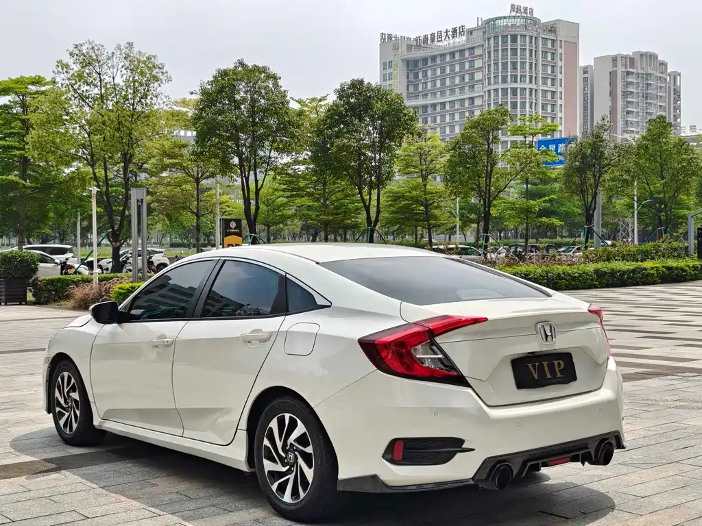 Honda Civic 2018 — фото 15