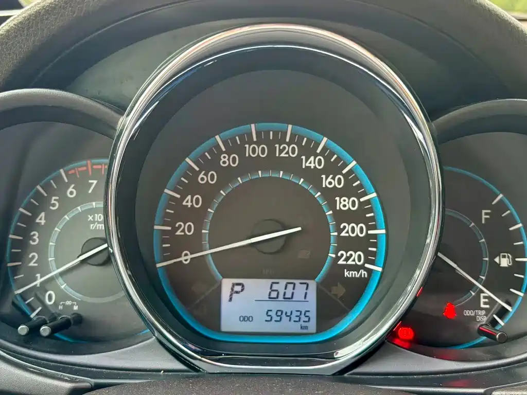 Toyota Vios 2015 — фото 16