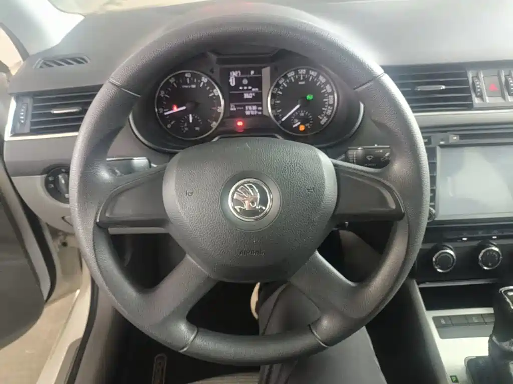 Skoda Octavia 2015 — фото 11