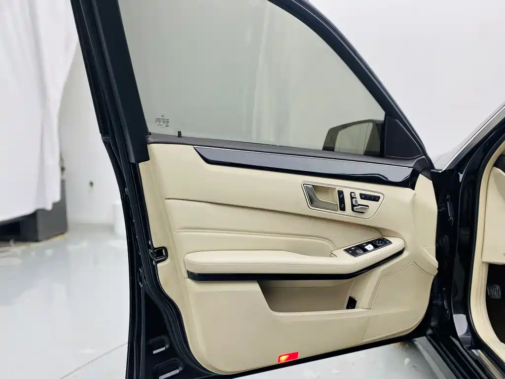 Mercedes-Benz E-Class 2015 — фото 17