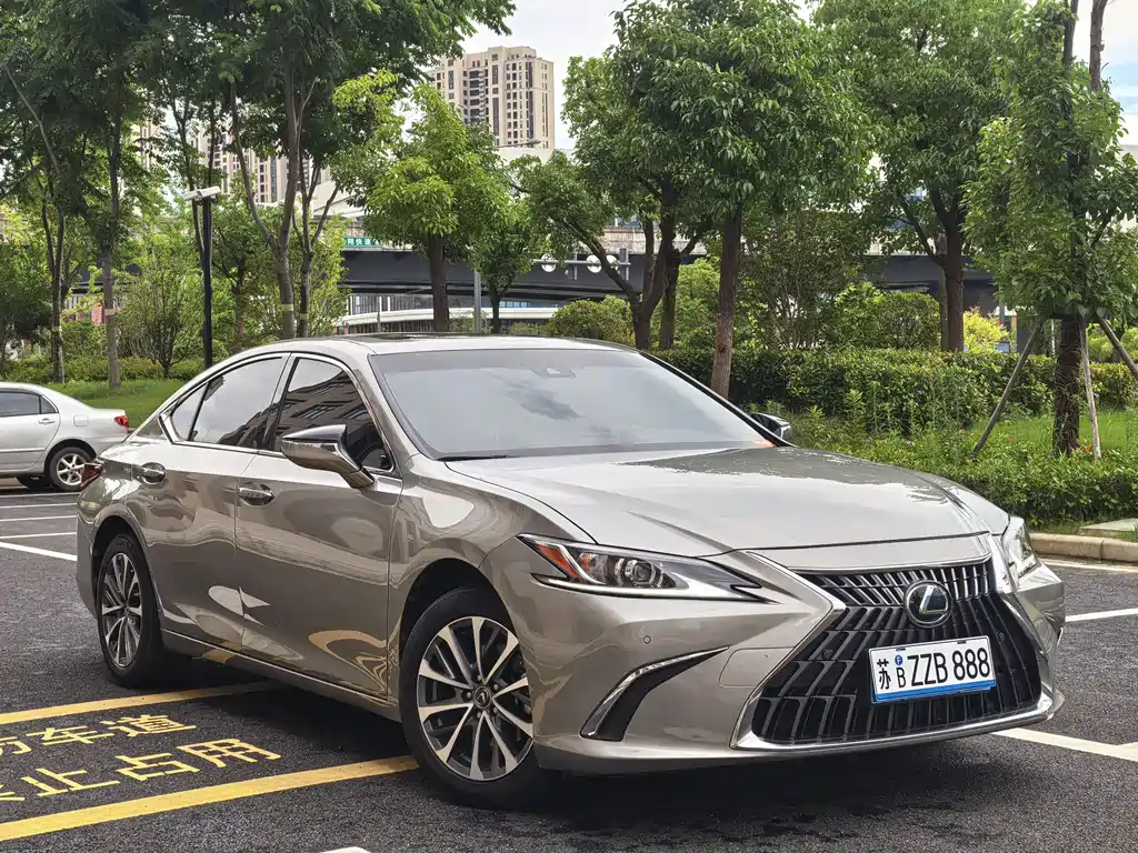 Lexus ES 2024