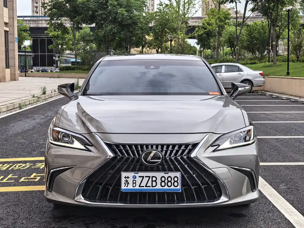 Lexus ES 2024