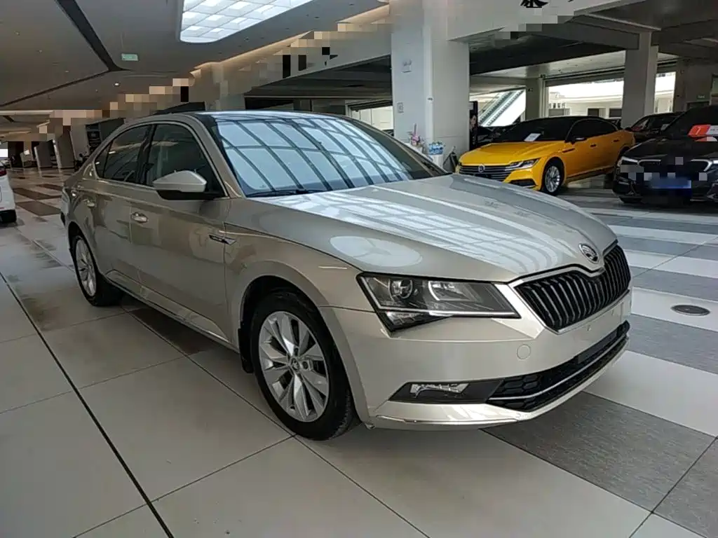 Skoda Superb 2019 — фото 4