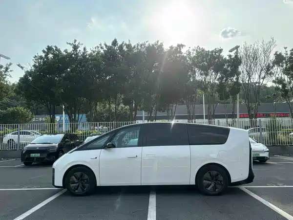 Li Auto MEGA 2025