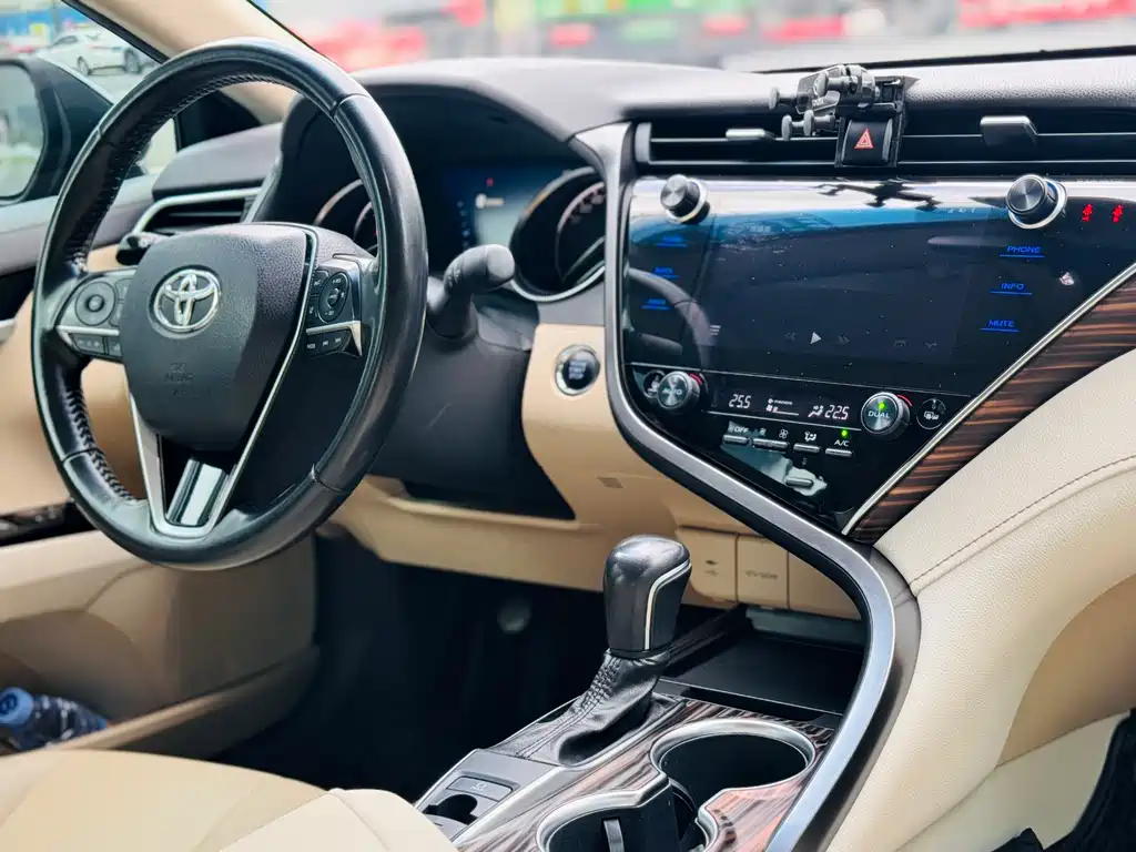 Toyota Camry 2020 — фото 21