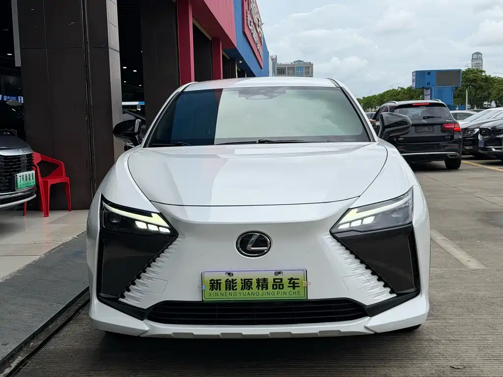 Lexus RZ 2023