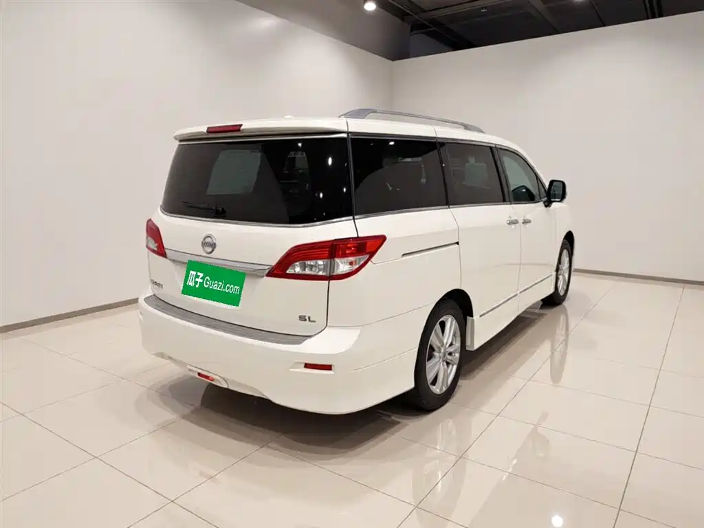 Nissan Quest 2016 — фото 7