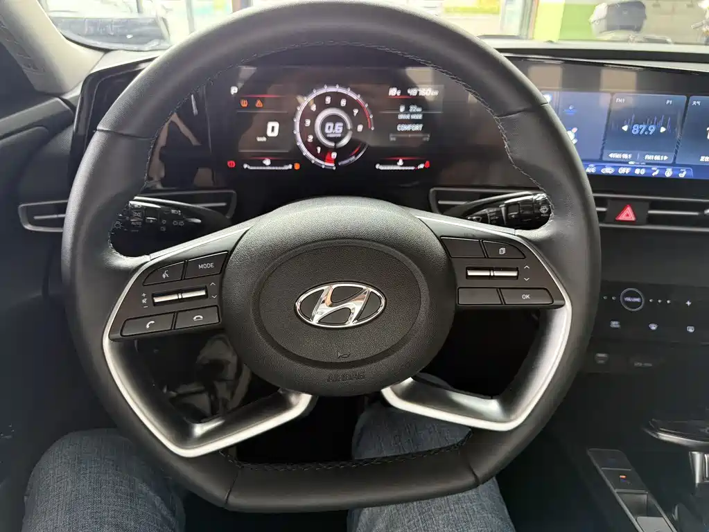 Hyundai Elantra 2022 — фото 10
