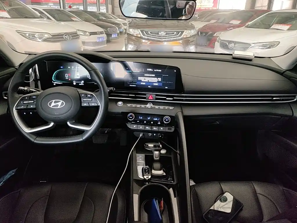 Hyundai Elantra 2024 — фото 10