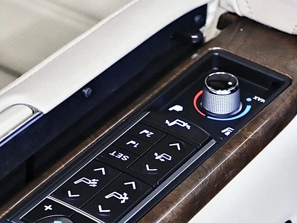 Toyota Alphard 2017 — фото 23