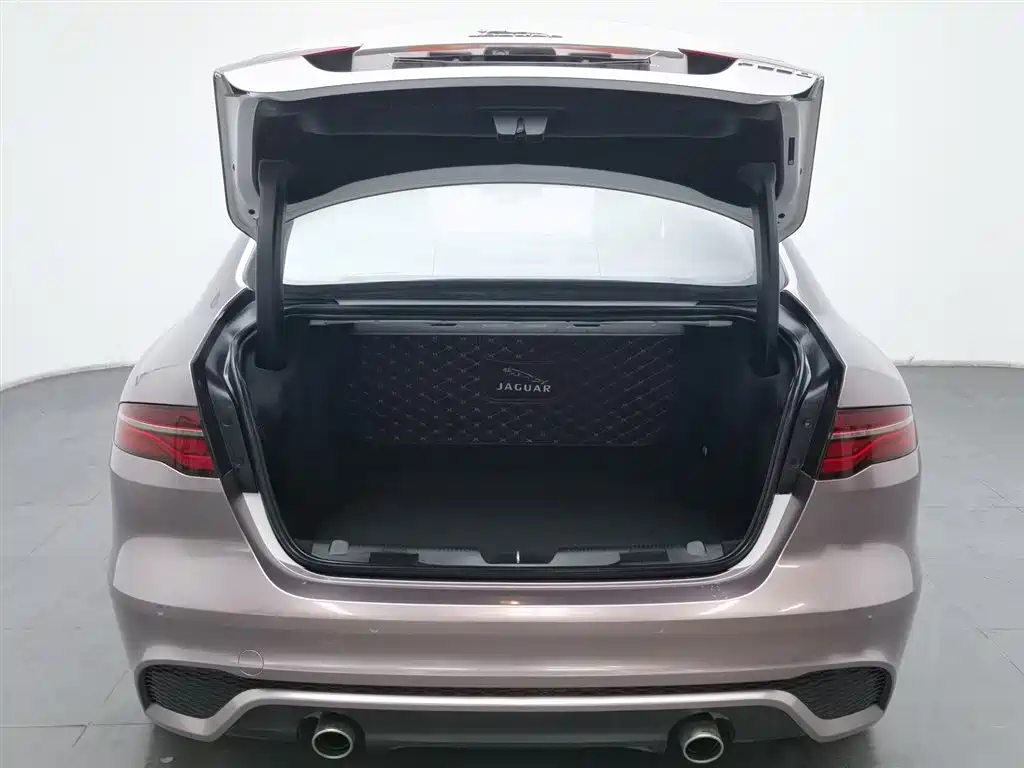 Jaguar XEL 2021 — фото 16