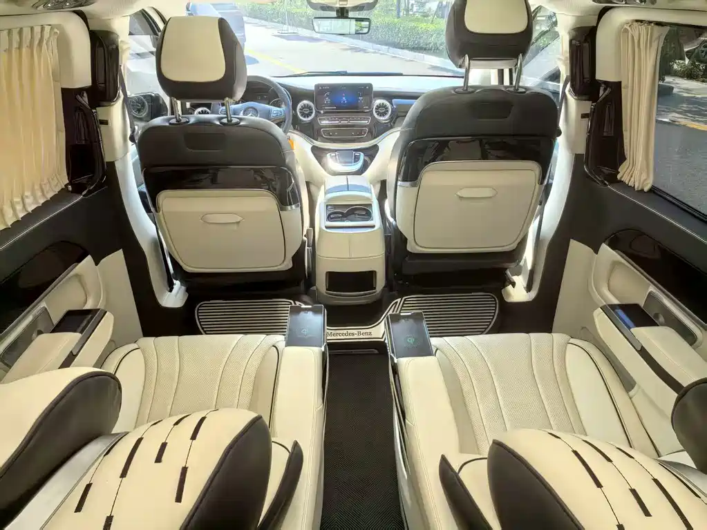 Mercedes-Benz V-Class 2023 — фото 19