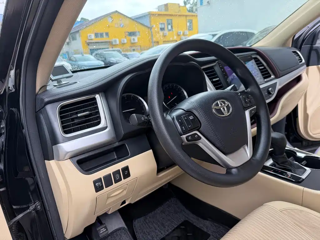 Toyota Highlander 2017 — фото 10