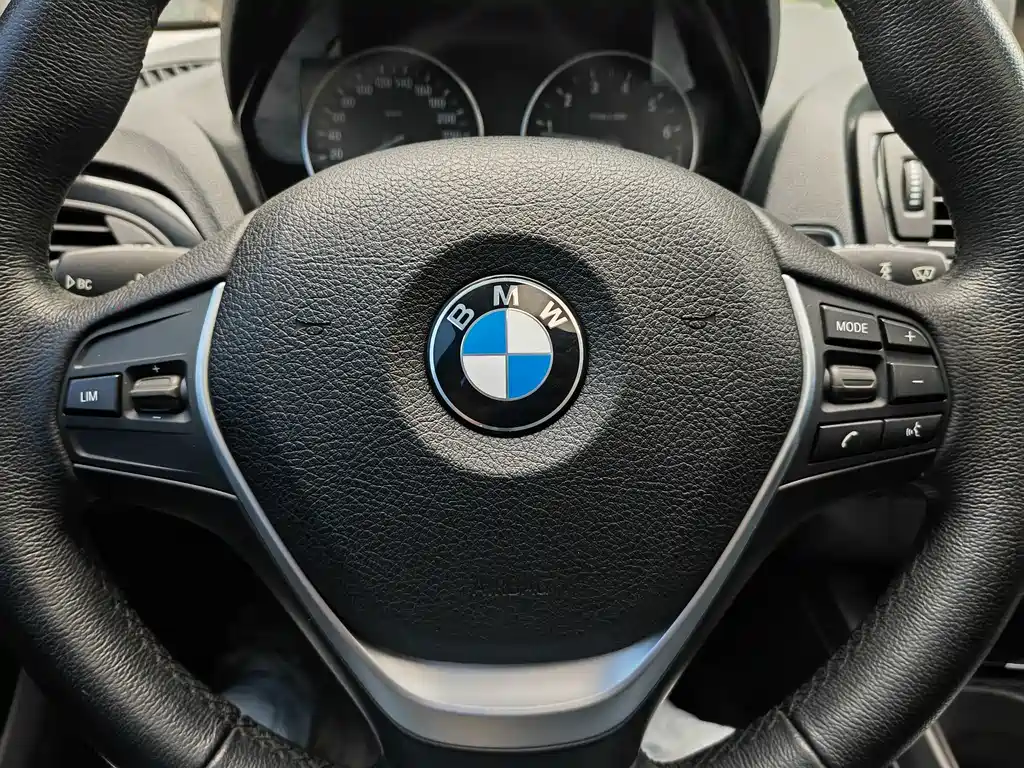BMW 1 Series 2012 — фото 15