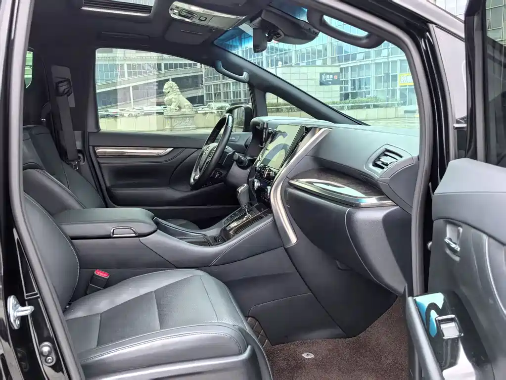 Toyota Alphard 2022 — фото 14