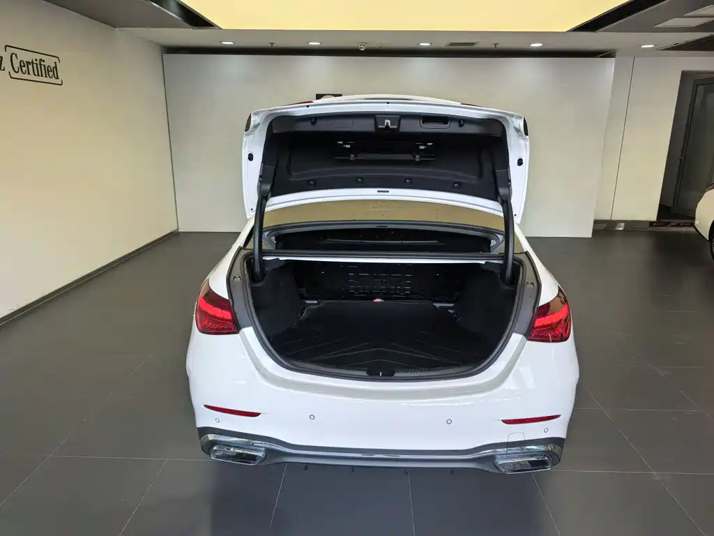 Mercedes-Benz C-Class 2025 — фото 11