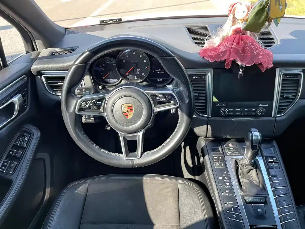 Porsche Macan 2018 — фото 11