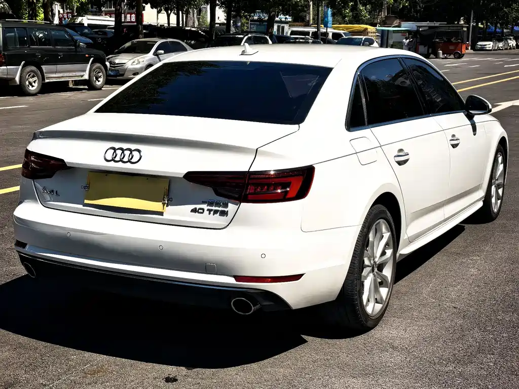 Audi A4L 2018 — фото 13