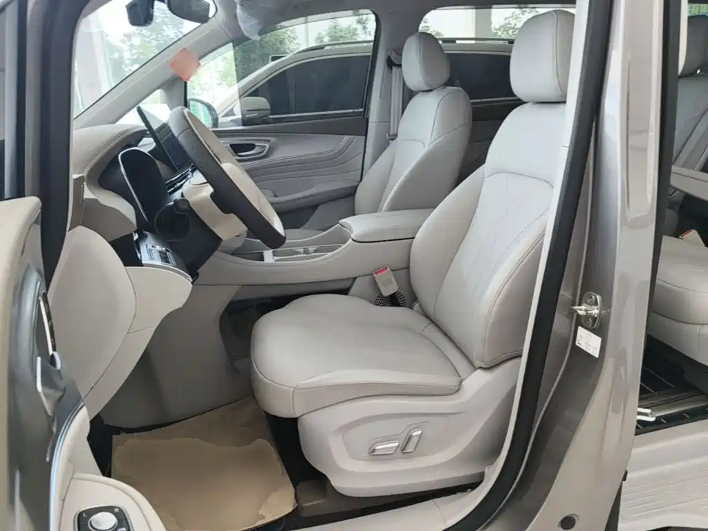 Roewe iMAX8 New Energy 2025 — фото 15
