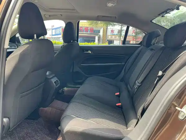 Peugeot 408 2015